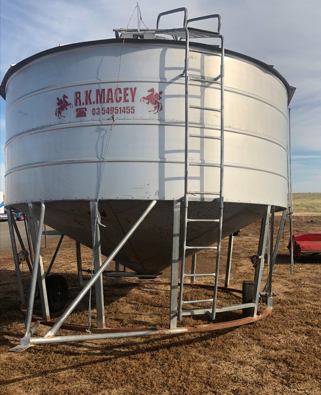 R K MACEY FIELD BIN FOR SALE Machinery & Equipment Field